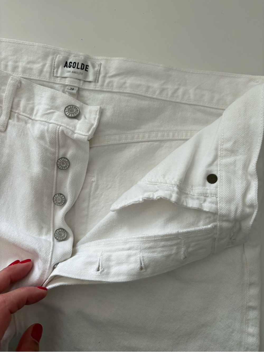 AGOLDE Stella High Rise Organic Cotton White Wash Denim Shorts
SZ 29 - Picture 10 of 12